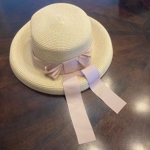 NWT women’s straw hat with beige ribbon / bow